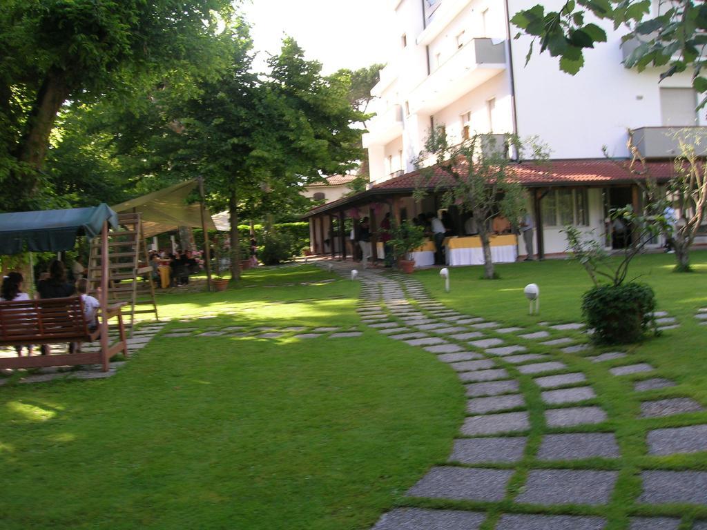 Hotel La Bussola Marina di Massa Eksteriør billede