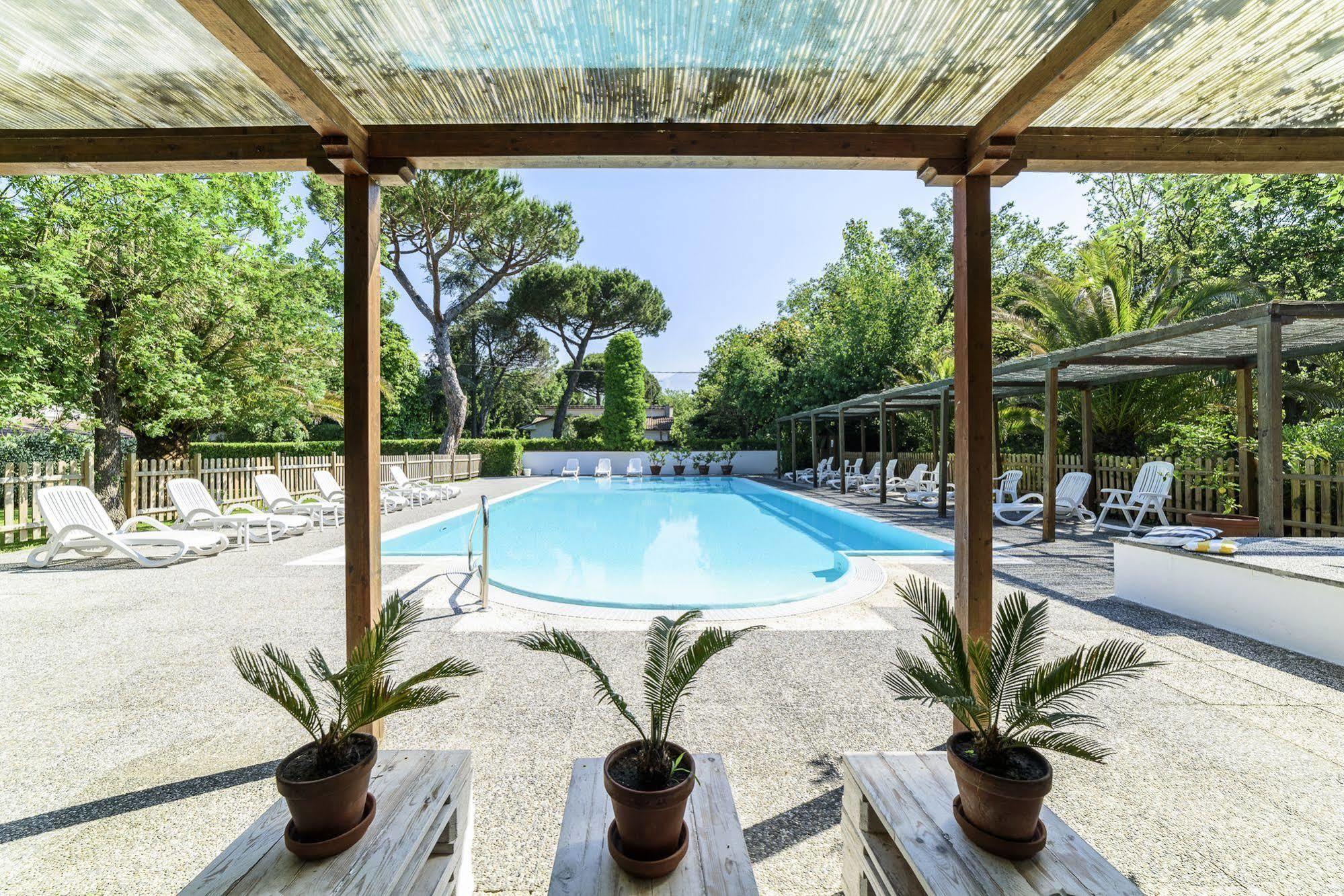 Hotel La Bussola Marina di Massa Eksteriør billede