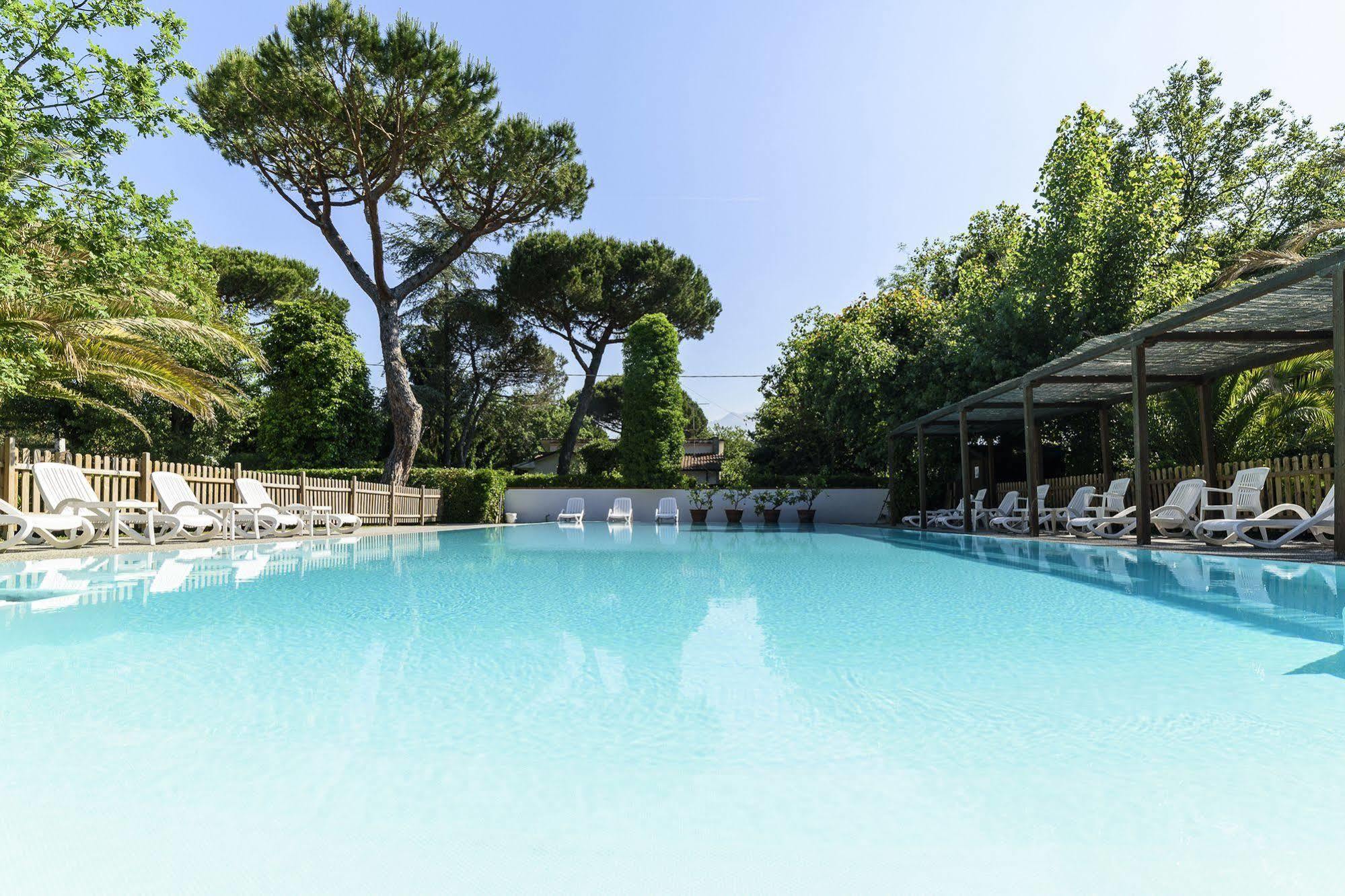 Hotel La Bussola Marina di Massa Eksteriør billede